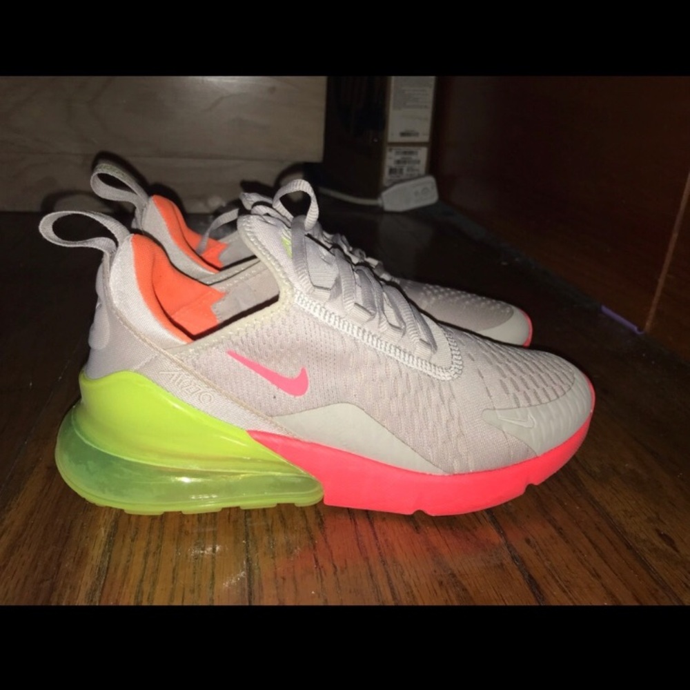 Nike Women’s Air Max 270 sz 6.5